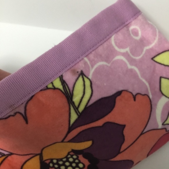 FREE WITH MINIMUM $20 PURCHASE GAP Wristlet / Cosmetics Pouch - Picture 5 of 7